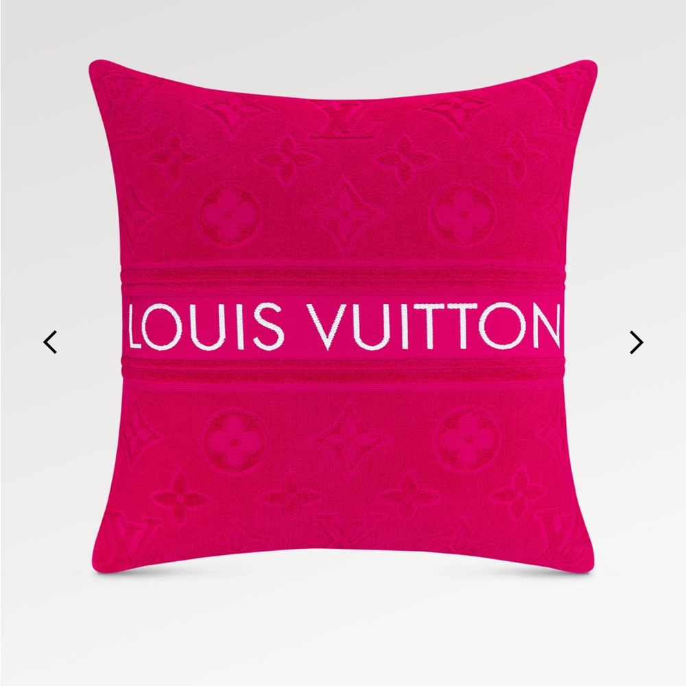 💕 New! Louis Vuitton LVacation Beach Pillow in Fuchsia